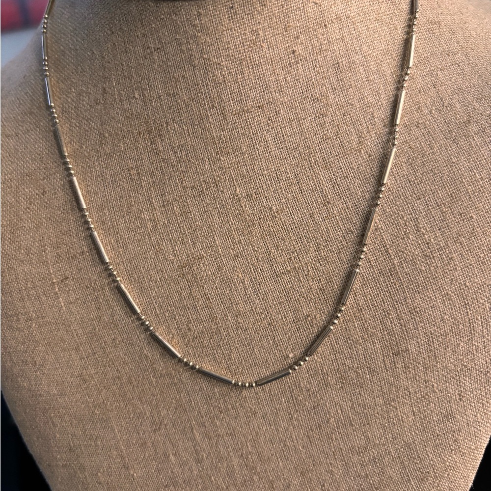 Elegant Silver Necklace - Picture 4 of 12